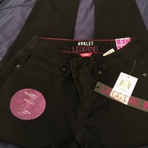 Black Anklet Legging Pants YMI (Size 5)